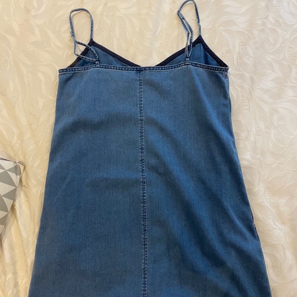 ‼️SOLD Cute v-neck cotton denim dress from Aritzia - Picture 2 of 4